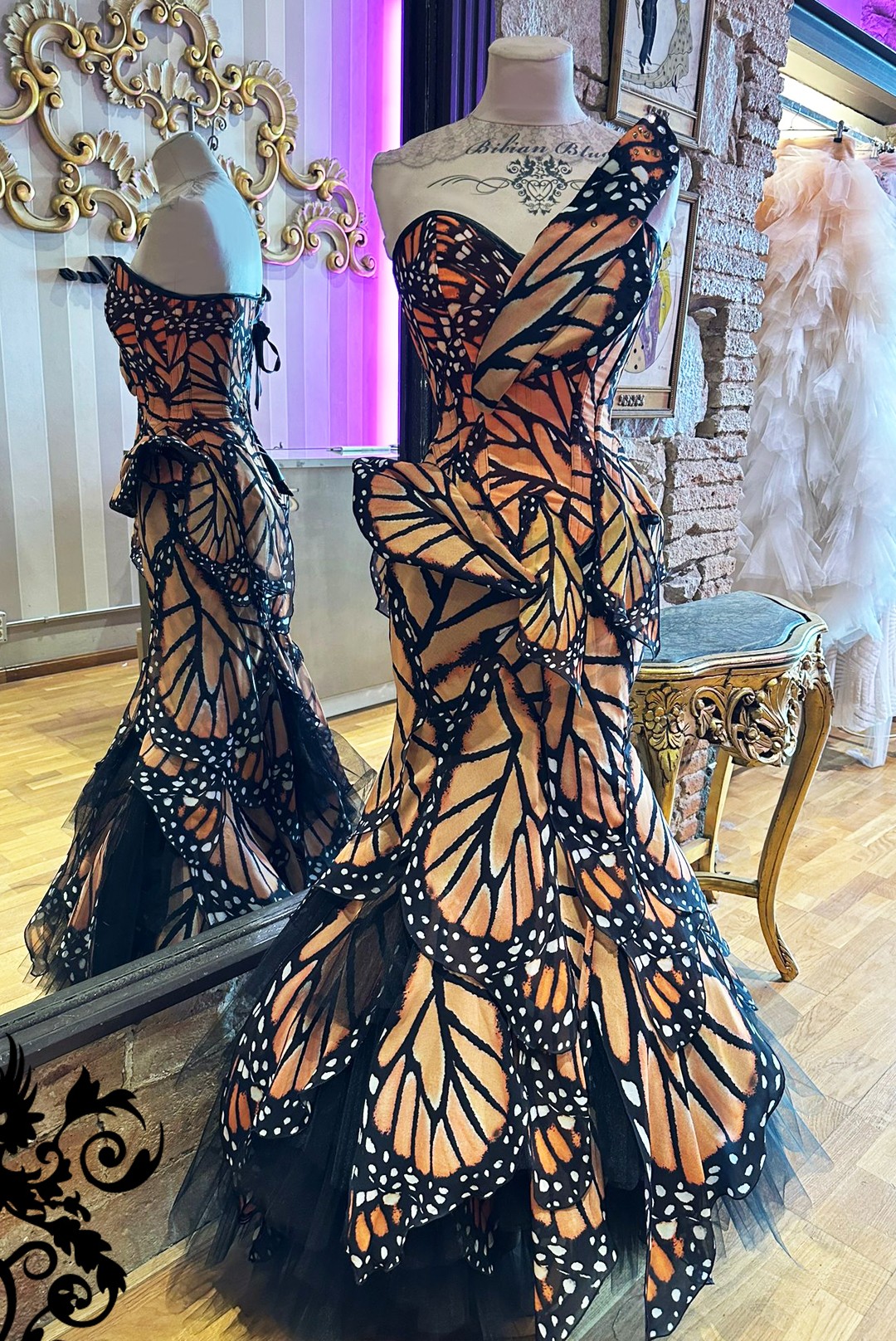MONARCH GLAMOUR